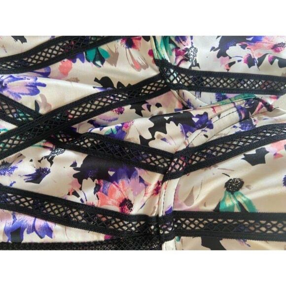 Victoria's Secret Corset (32 D) - Picture 7 of 7